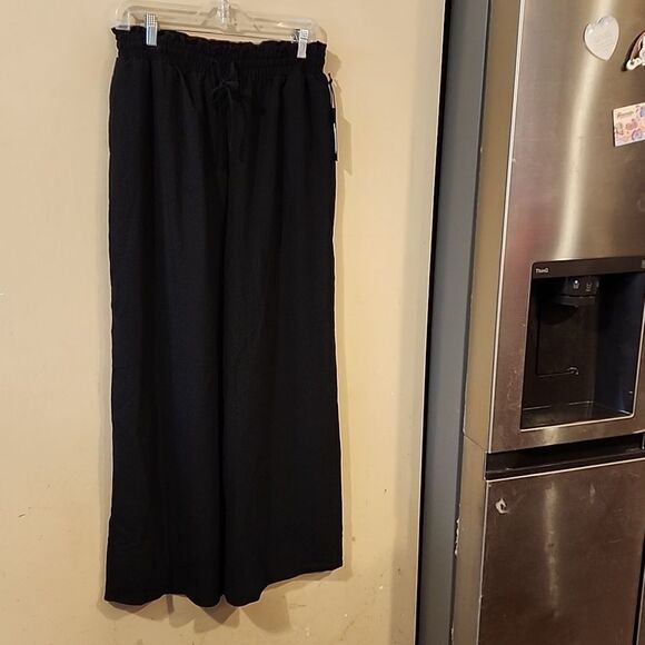 Beautiful Wide black pants medium NWT - Picture 1 of 5